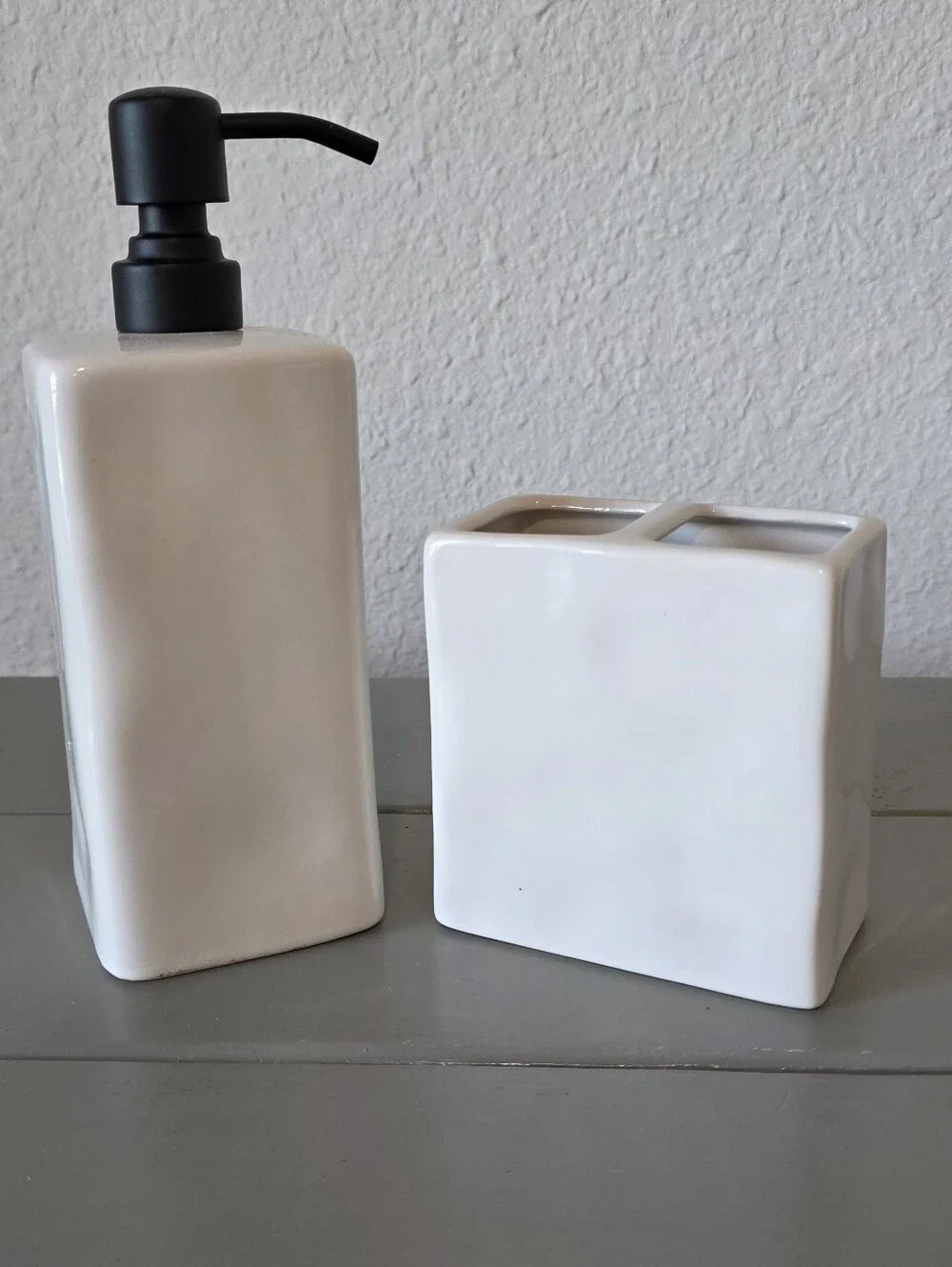 Rae Dunn Soap Dispenser & Brushes Holder